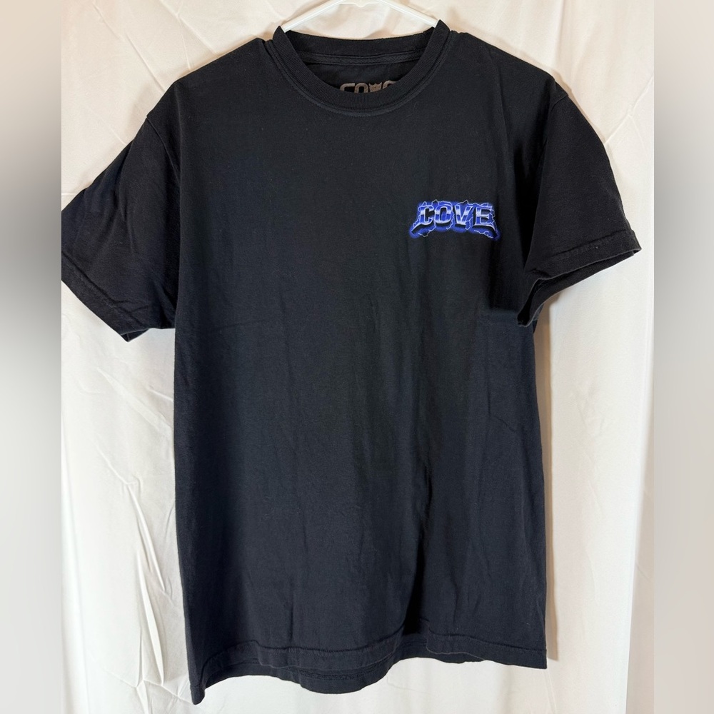 Cove Black Tee with Pirate Ship Graphic & Logo - Men’s Medium - EUC - RARE